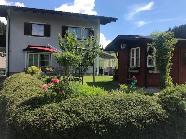 Apartamento Haus Ortner Russbach am Pass Gschütt Exterior foto