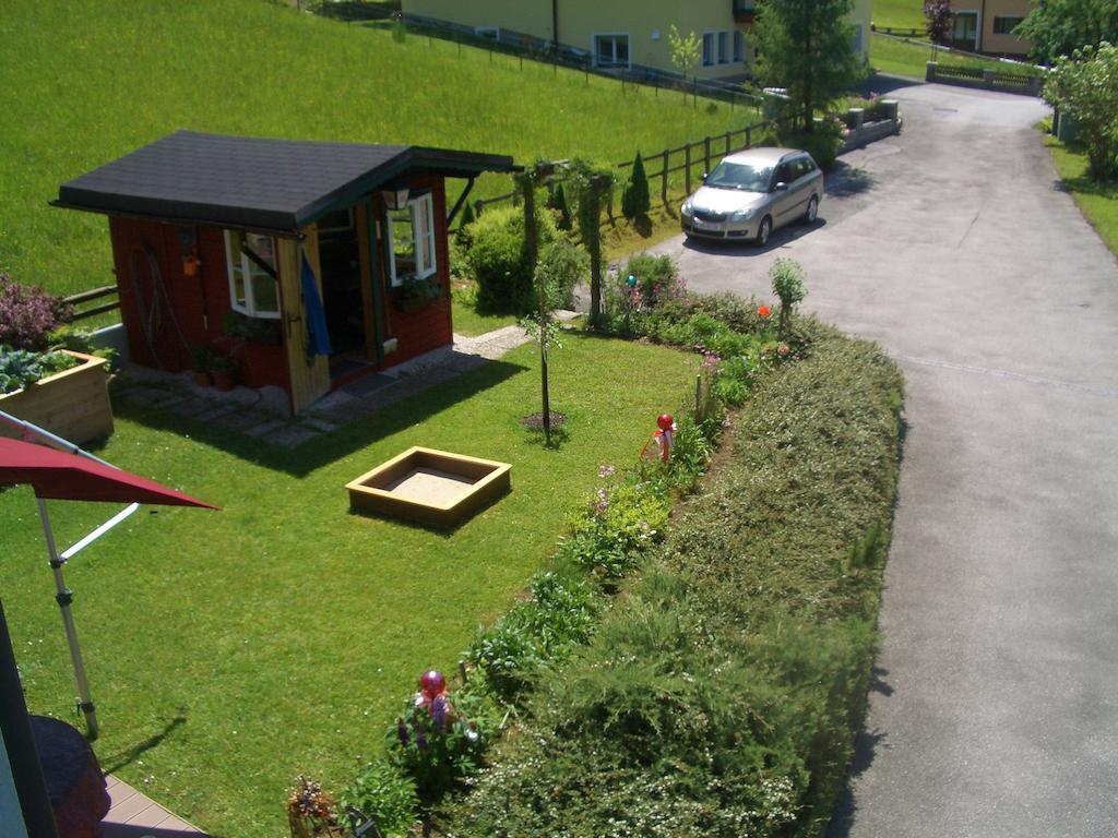Apartamento Haus Ortner Russbach am Pass Gschütt Exterior foto